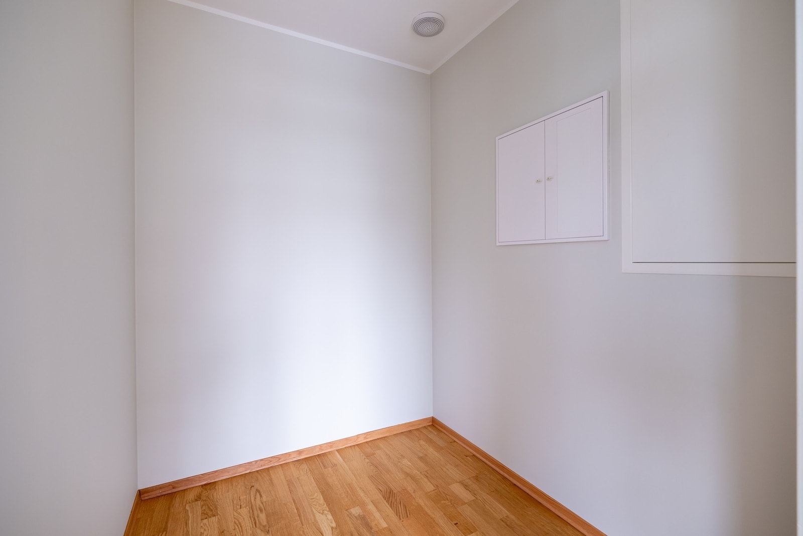 Godt med oppbevaringsplass til det du ikke ønsker skal stå synlig fremme i hverdagen. Galleribilde