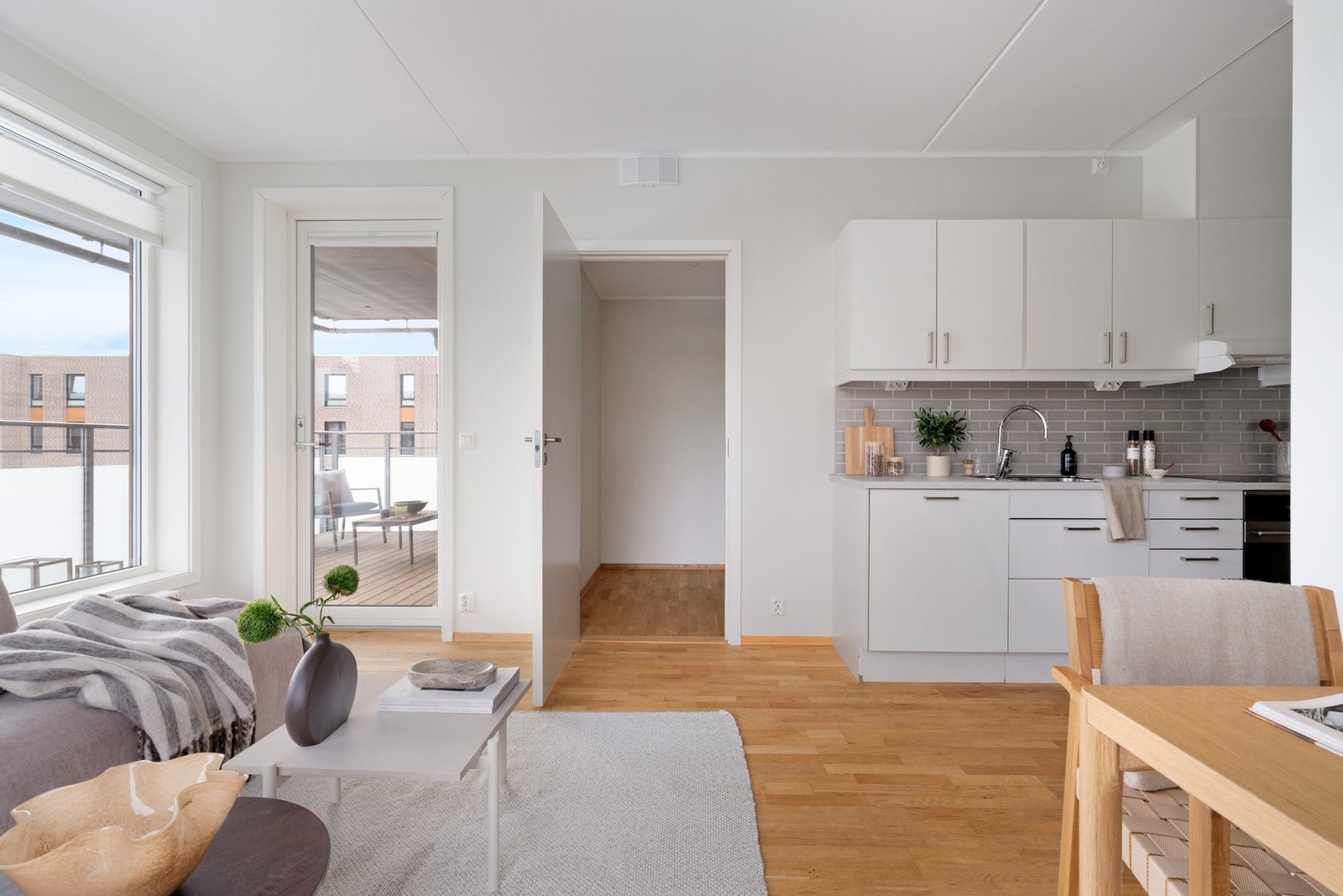 Innenfor oppholdsrommet er det en praktisk innvendig bod. Galleribilde