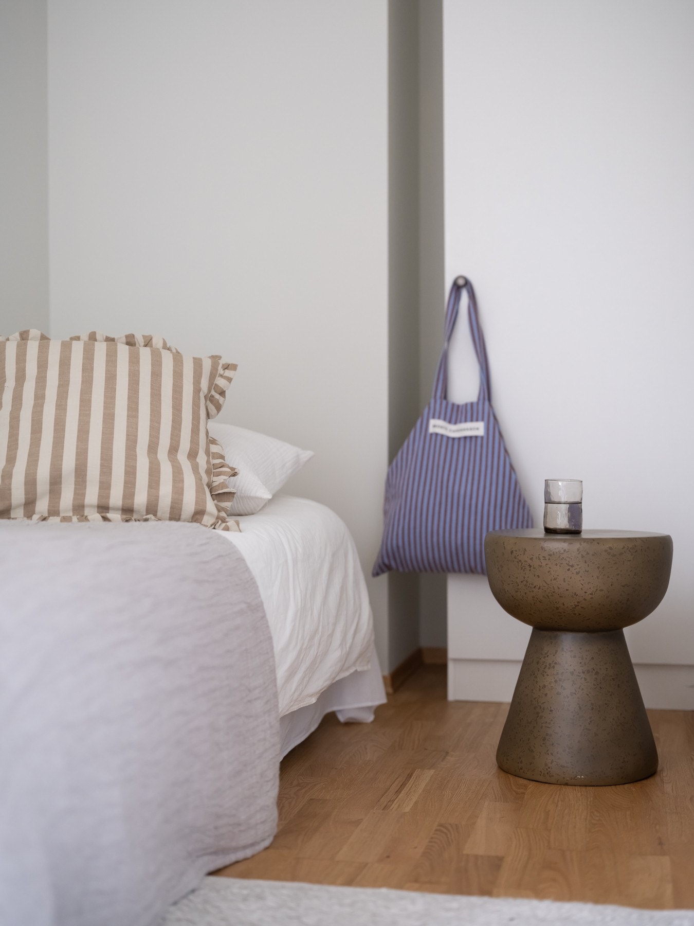 Garderobeskapet medfølger. Galleribilde