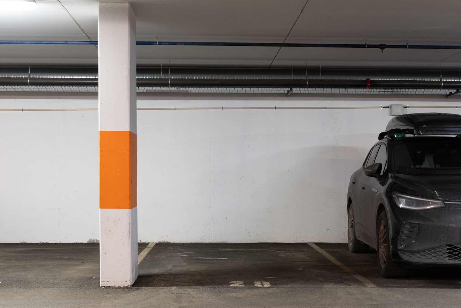 Med boligen medfølger det en garasjeplass. Galleribilde