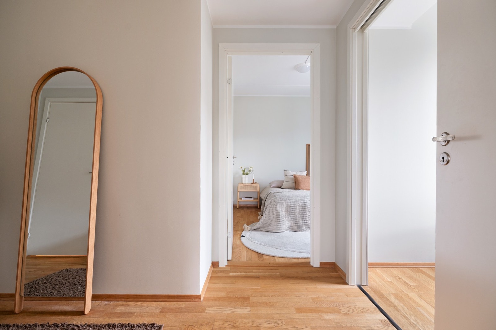 Entréen er knutepunktet til alle rommene i boligen med unntak av boden. Galleribilde