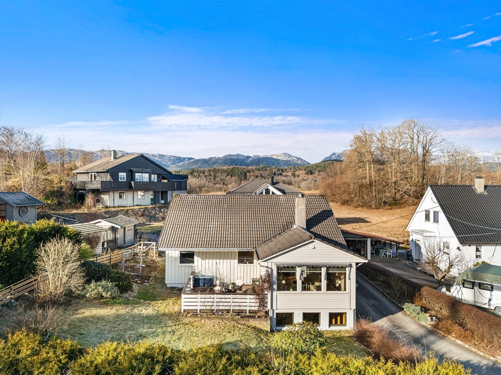 Velkommen til Ørehaug 10 - Presentert av Eiendomsmegler Norge v/Gudny Eldøy. Galleribilde