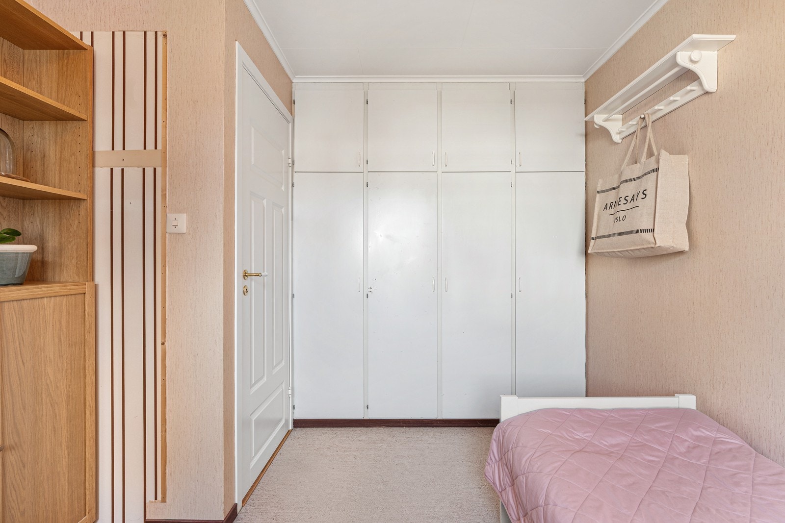 Her er det også innebygget garderobeskap. Galleribilde