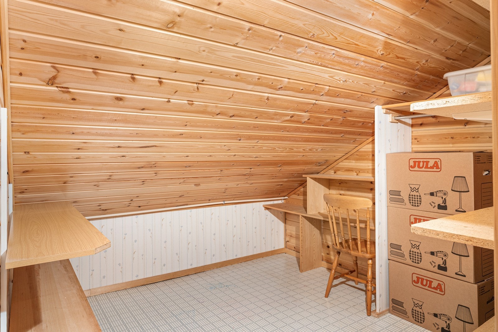Det er også en egen bod på loftet som er perfekt for ekstra oppbevaring. Galleribilde