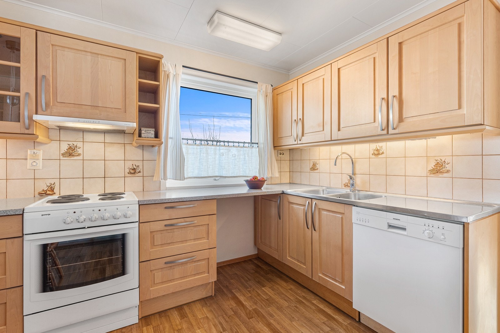 Kjøkkenet er opplyst til å være fra ca. 2000. Galleribilde