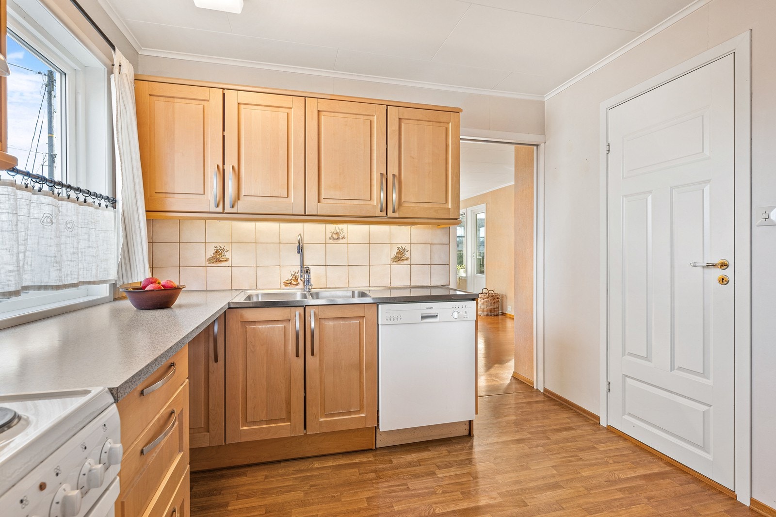 Selger opplyser at vindu på kjøkken ble skiftet i ca. 2022. Galleribilde