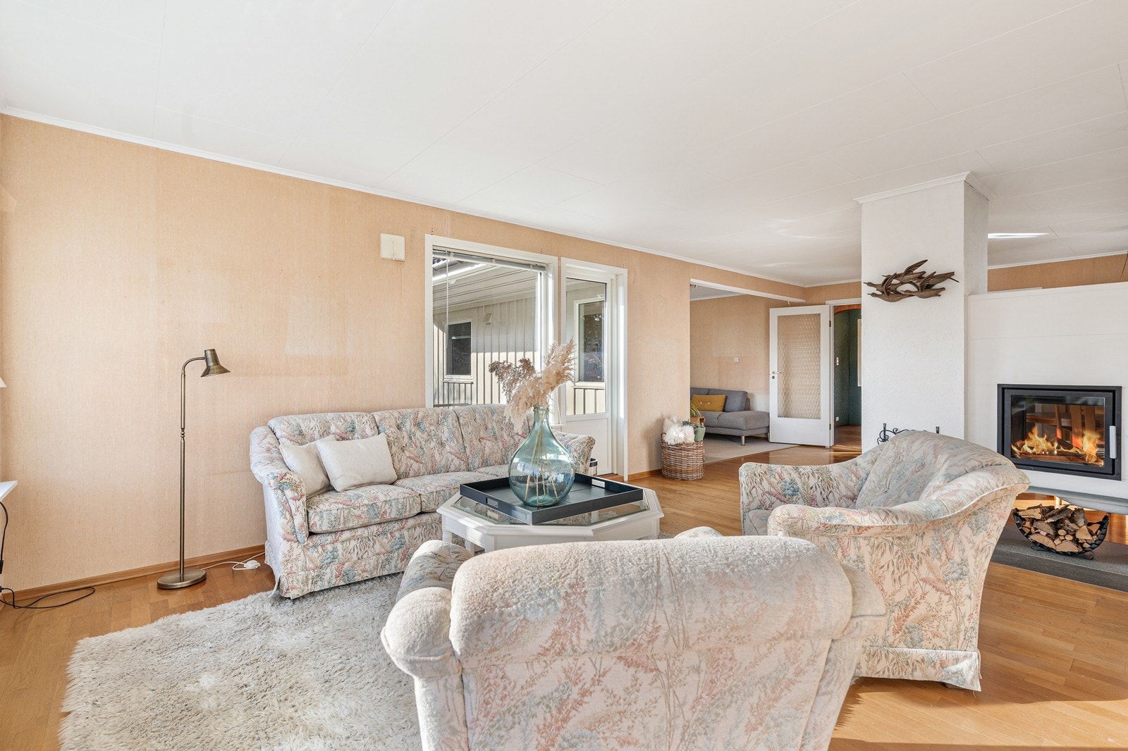 Fra stuen er det utgang til terrasse. Galleribilde