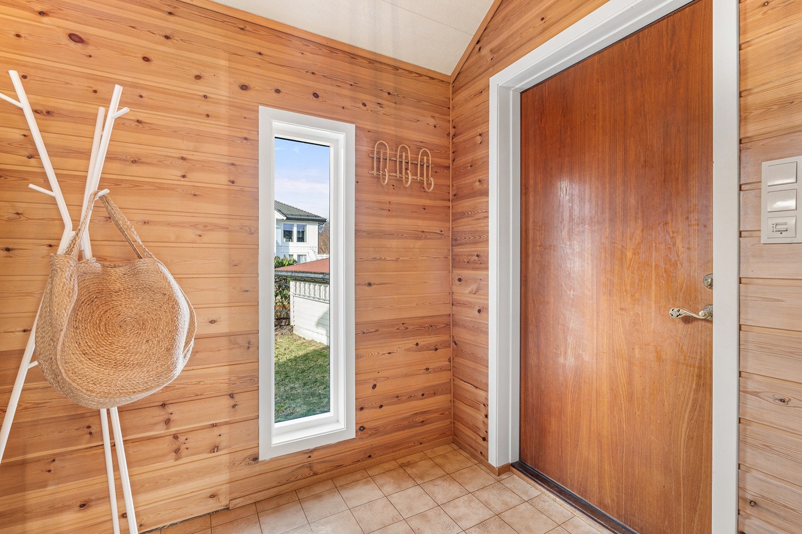 Entré som ble tilbygget på slutten av 80-tallet. Galleribilde