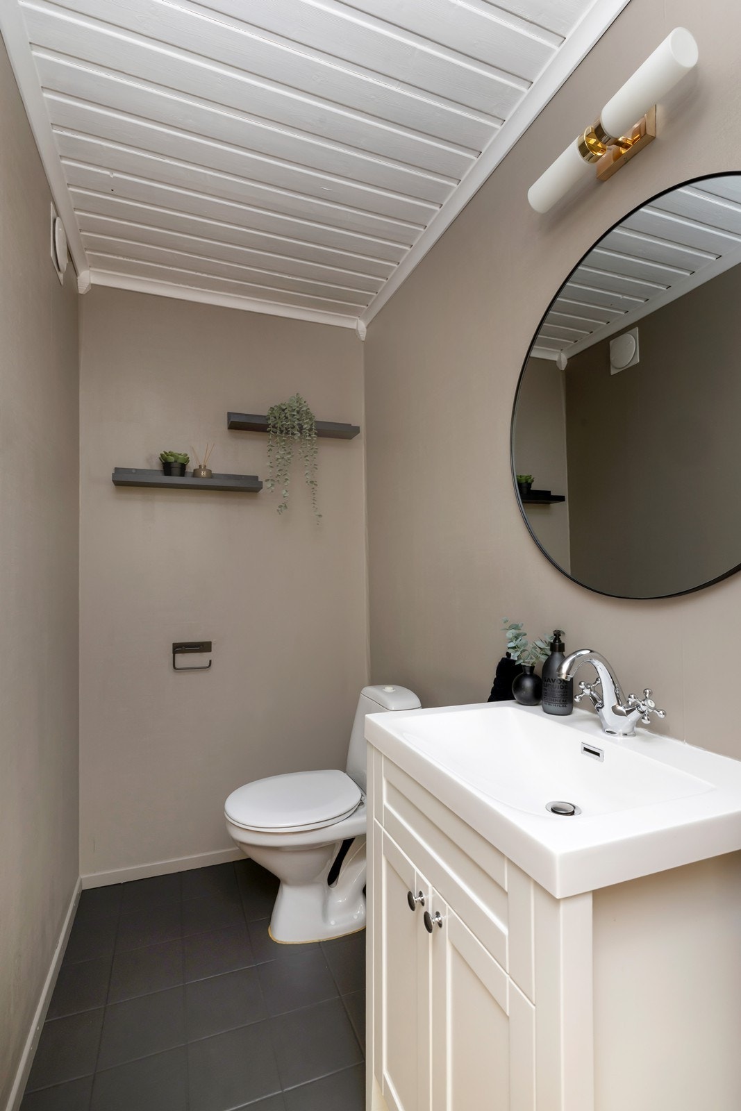 Separat wc med servant Galleribilde