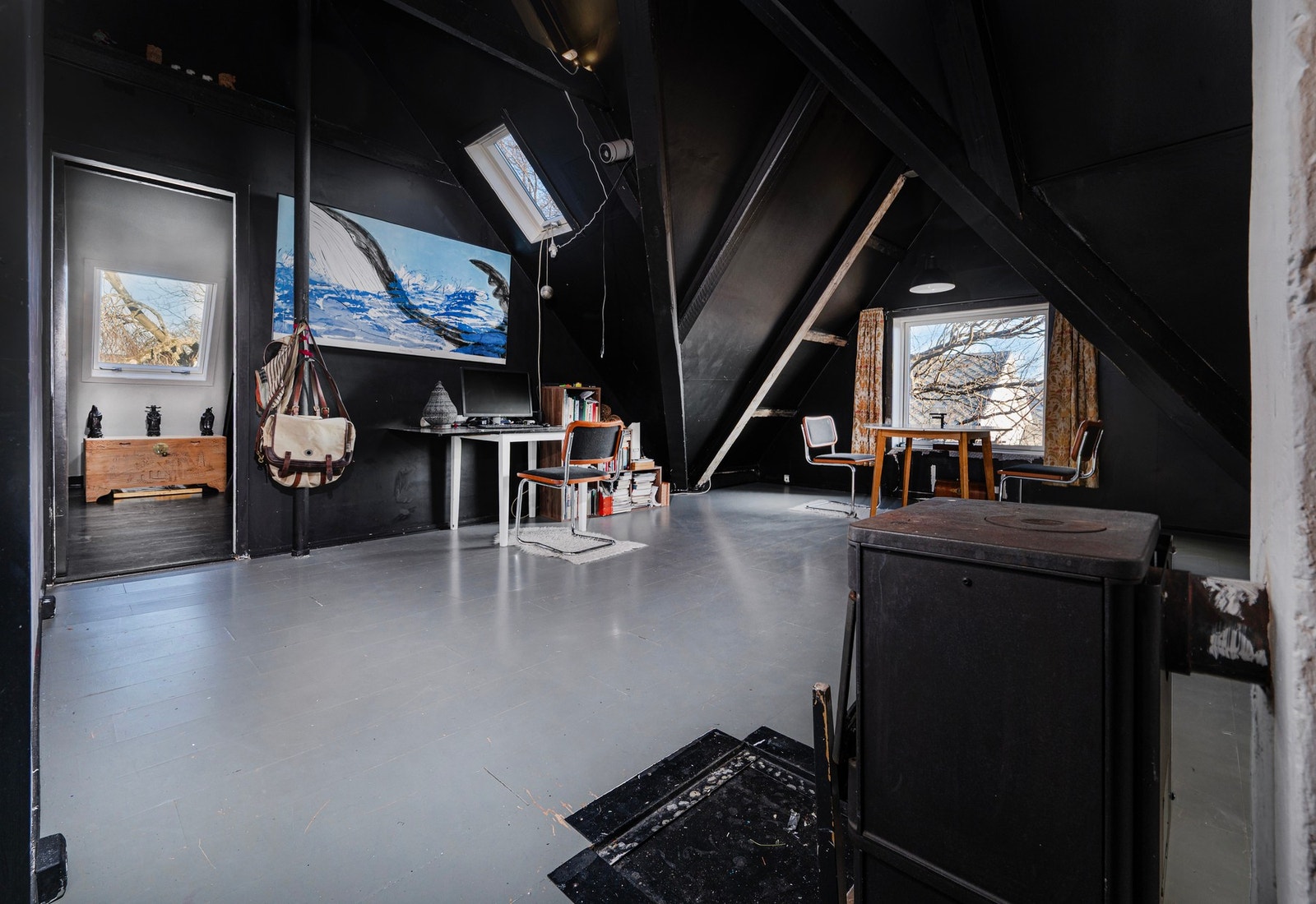 Romslig stue med god takhøyde. Galleribilde