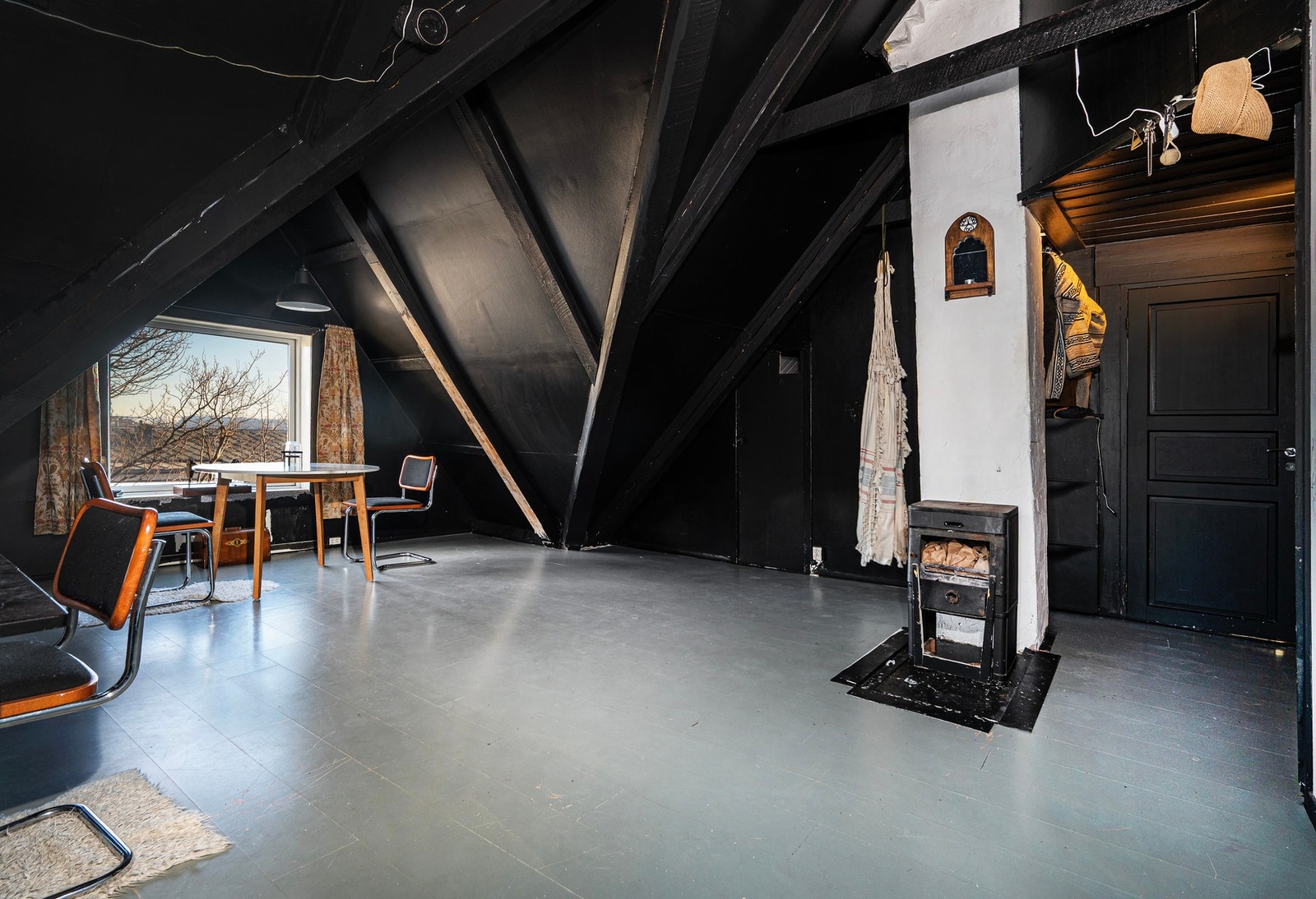 Særpreget loftsleilighet med karakter og sentral beliggenhet. Galleribilde