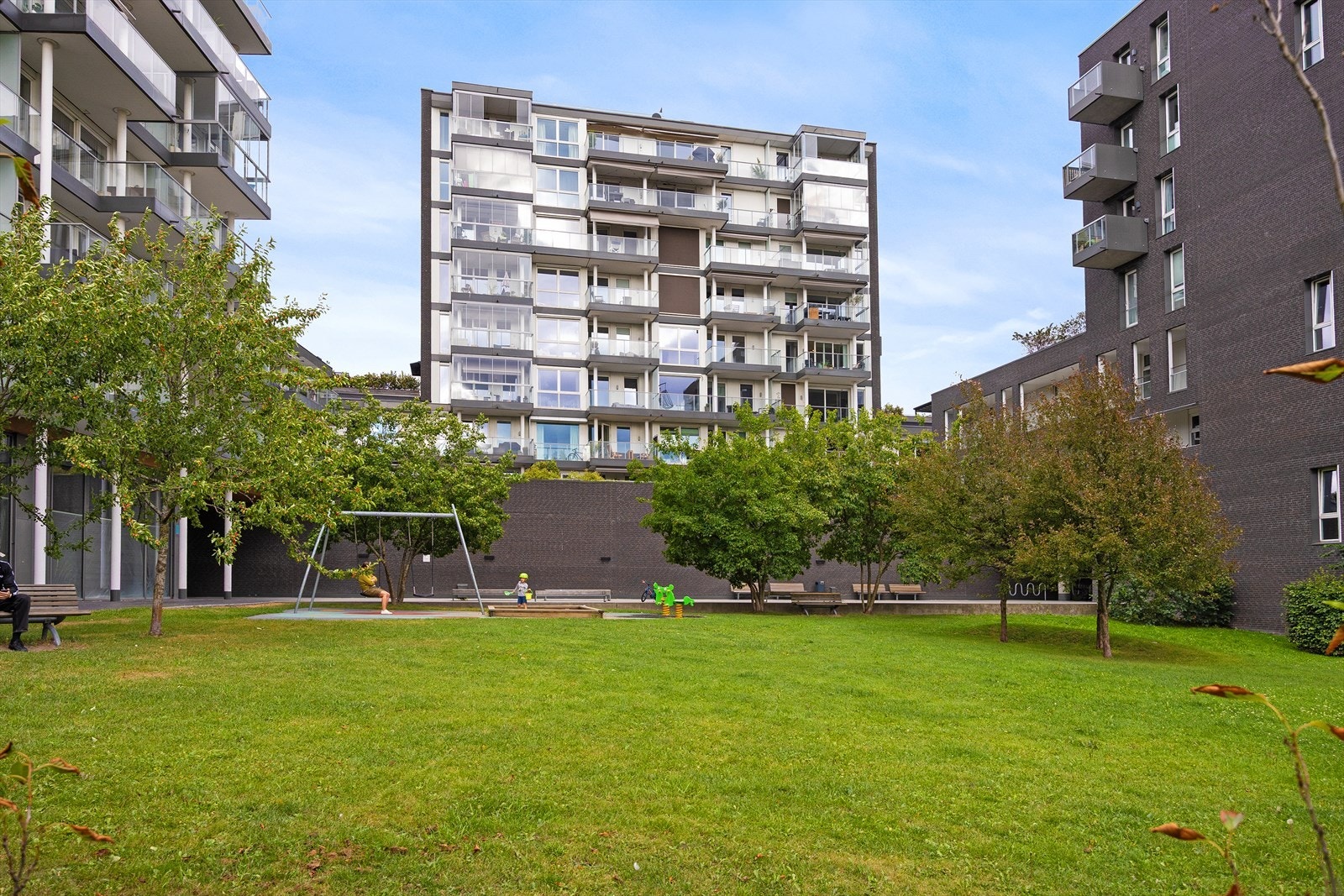 Rett utenfor døren finner du barnehage med prioritet, dagligvare og et bredt kollektivtilbud. Galleribilde