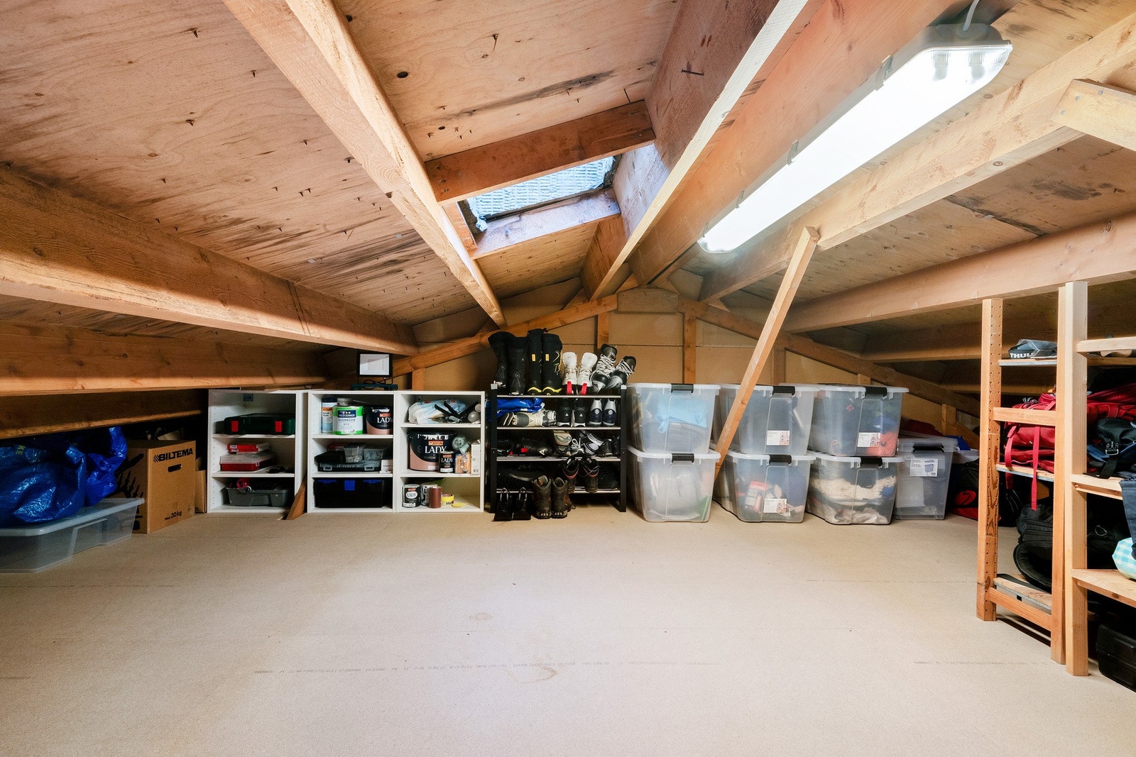 Stort loftsrom med mye lagringsplass. Galleribilde
