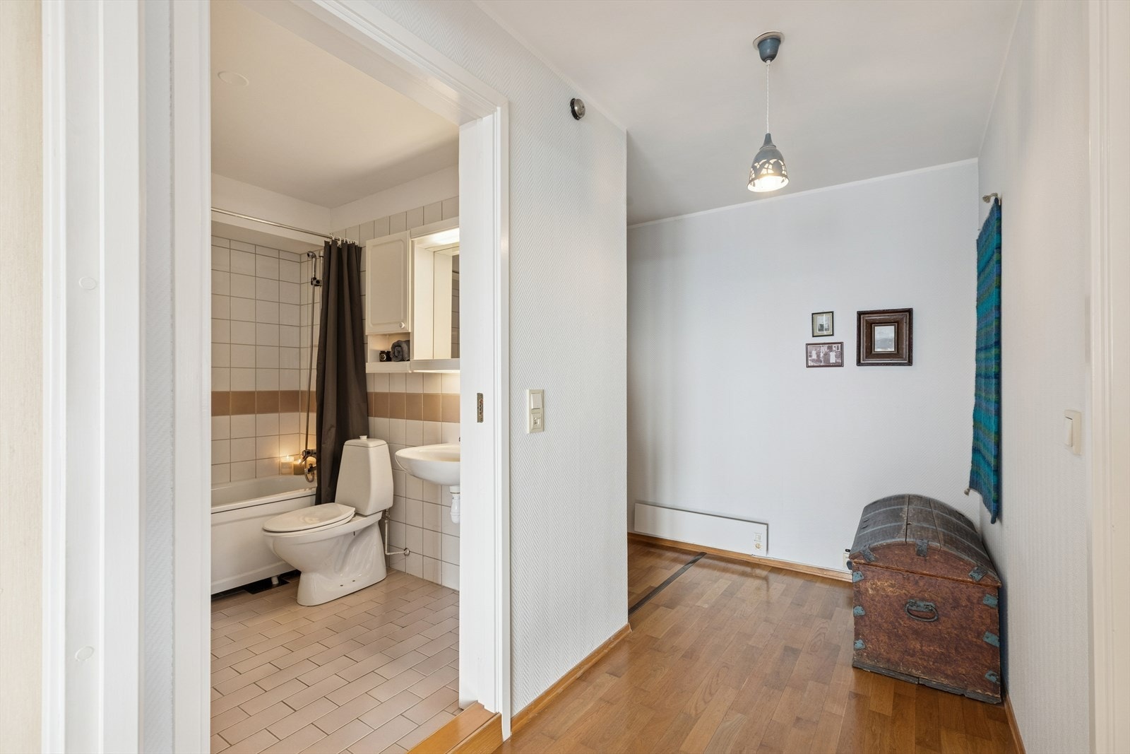 Dette er et objekt som passer godt for deg som ønsker å ta i bruk arbeidshanskene og sette ditt eget preg på ditt nye hjem. Galleribilde