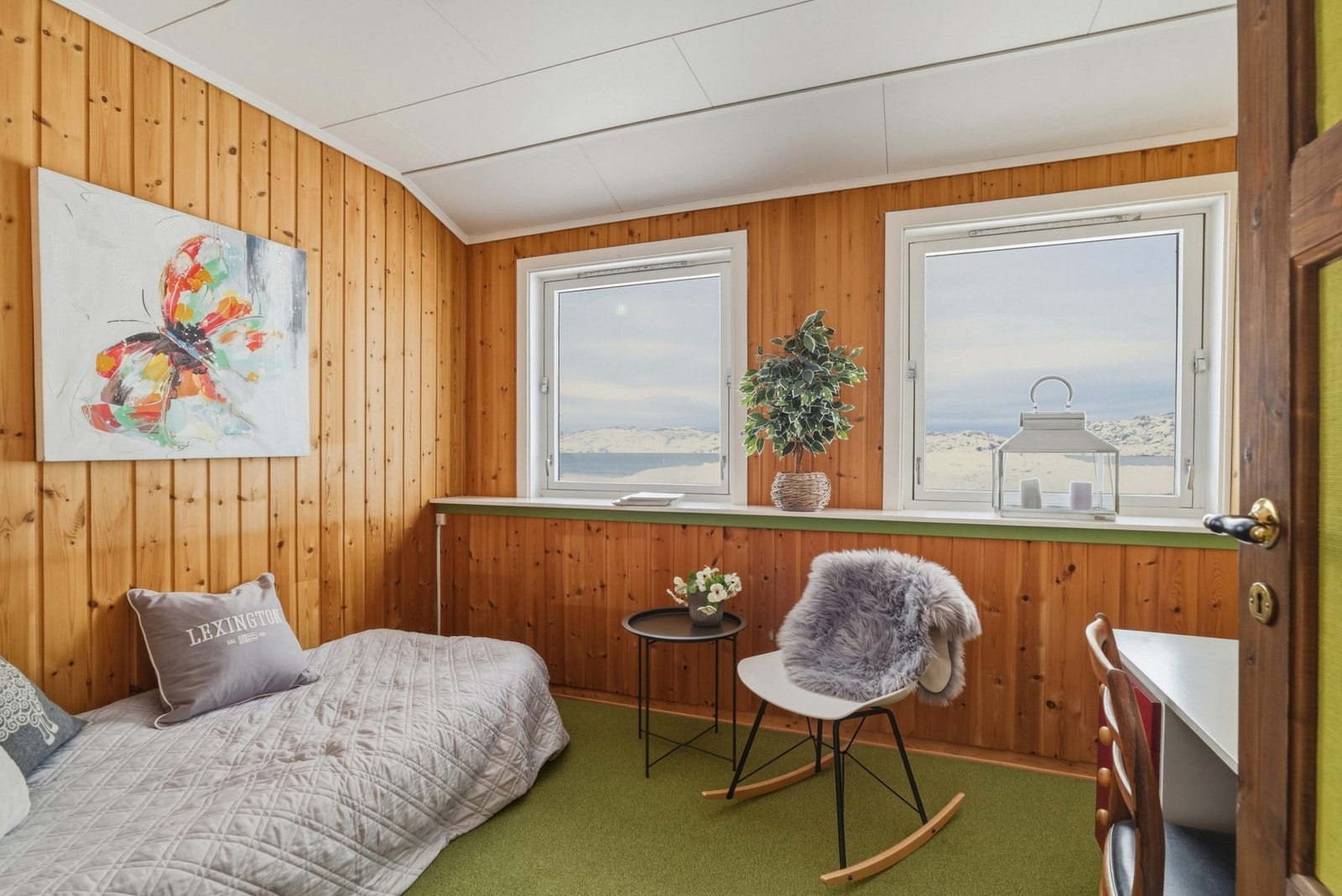 Soverom 2 med plass til seng og garderobeskap. Galleribilde