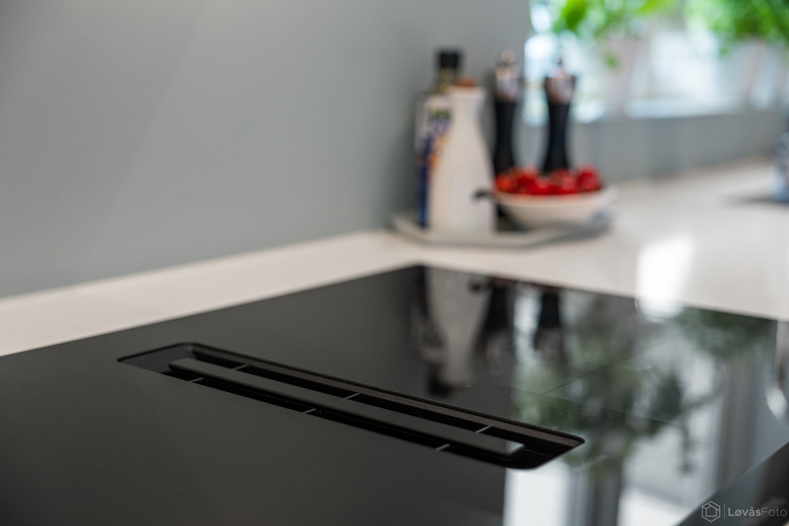 Platetoppen har innebygd ventilator og komfyrvakt. Galleribilde