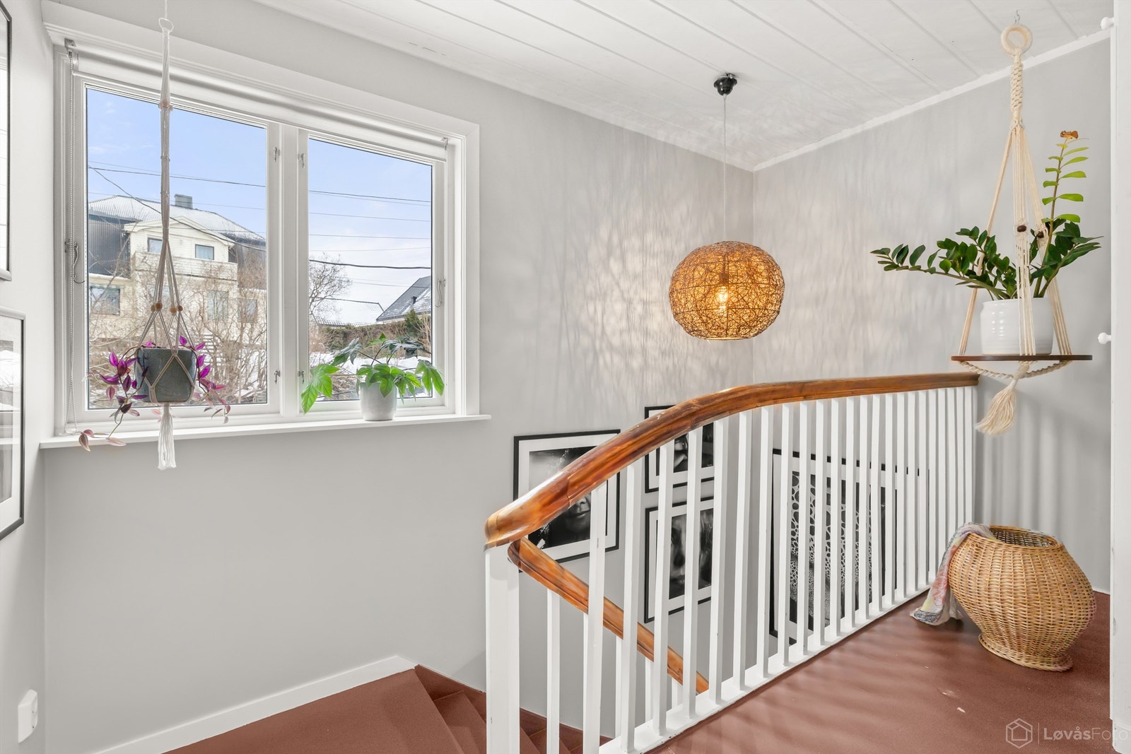 Trapperommet har godt med lys fra vinduet og en sjarmerende atmosfære. Galleribilde