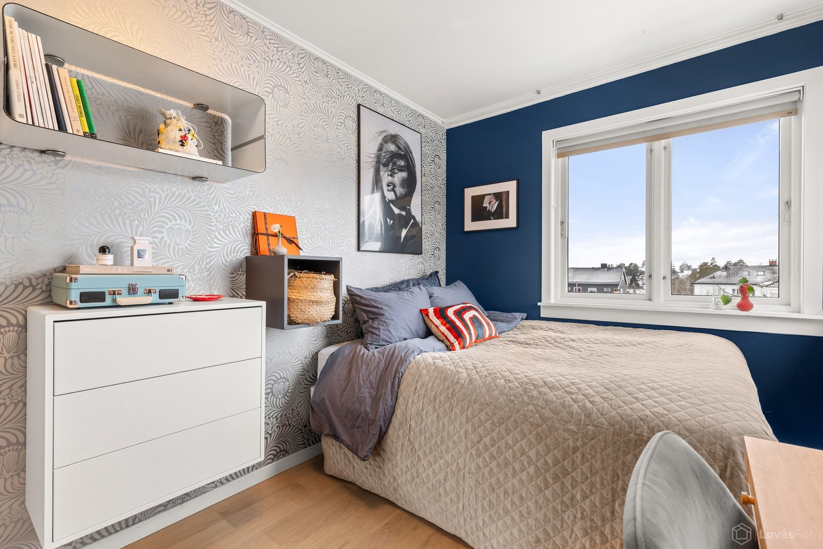 Det fjerde soverommet er også av god størrelse, med plass til seng og garderobeløsning. Galleribilde