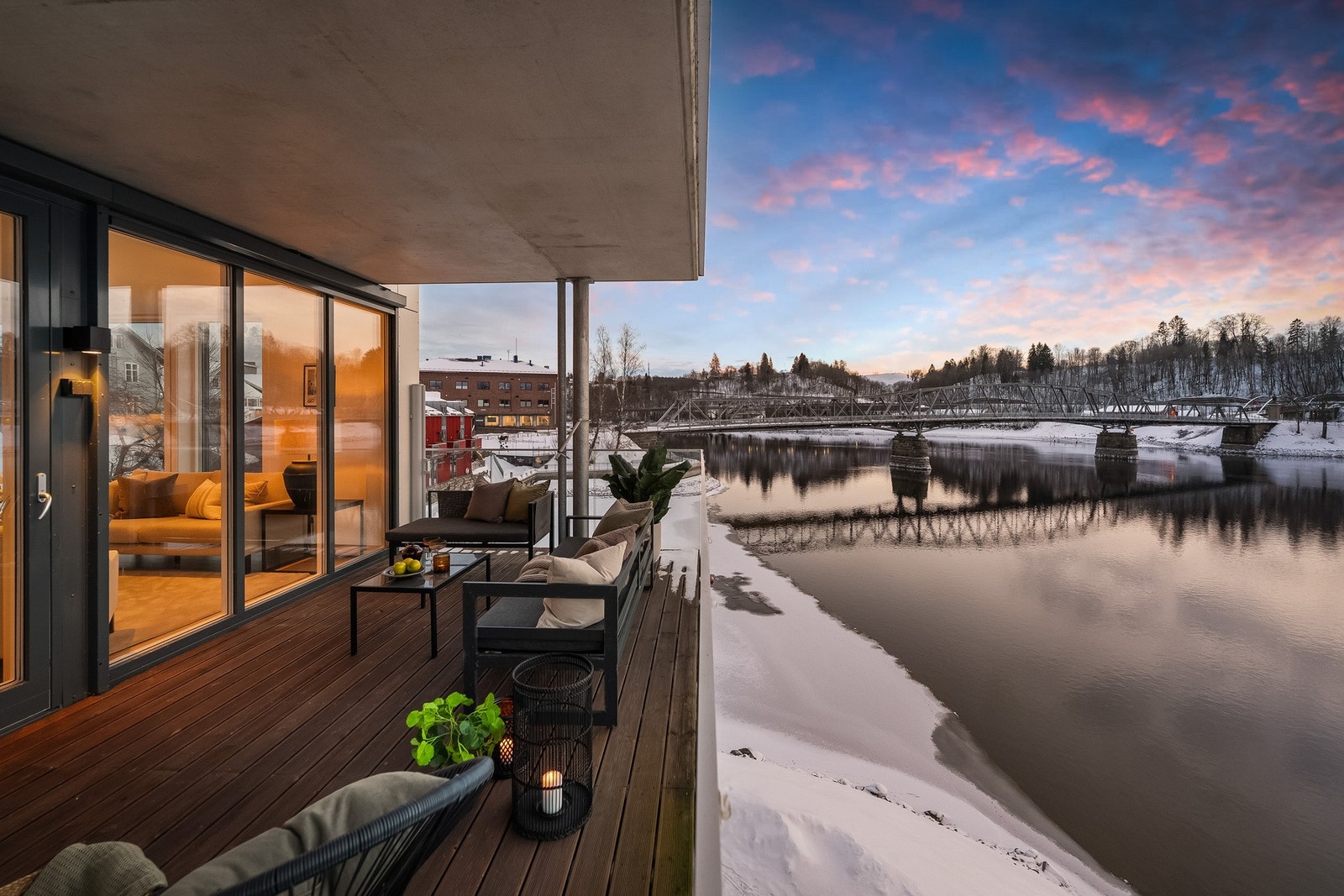 Det er kort vei til både buss, tog, butikker, skoler og barnehager. Galleribilde