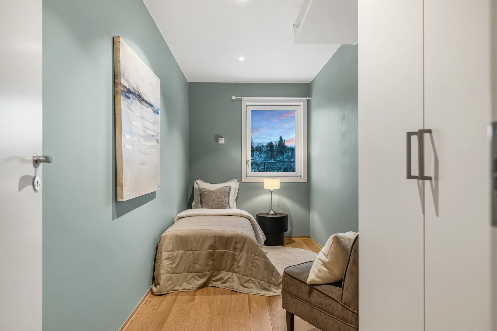 De øvrige soverommene har god størrelse og fleksibel bruk - enten som barnerom, gjesterom eller hjemmekontor. Galleribilde