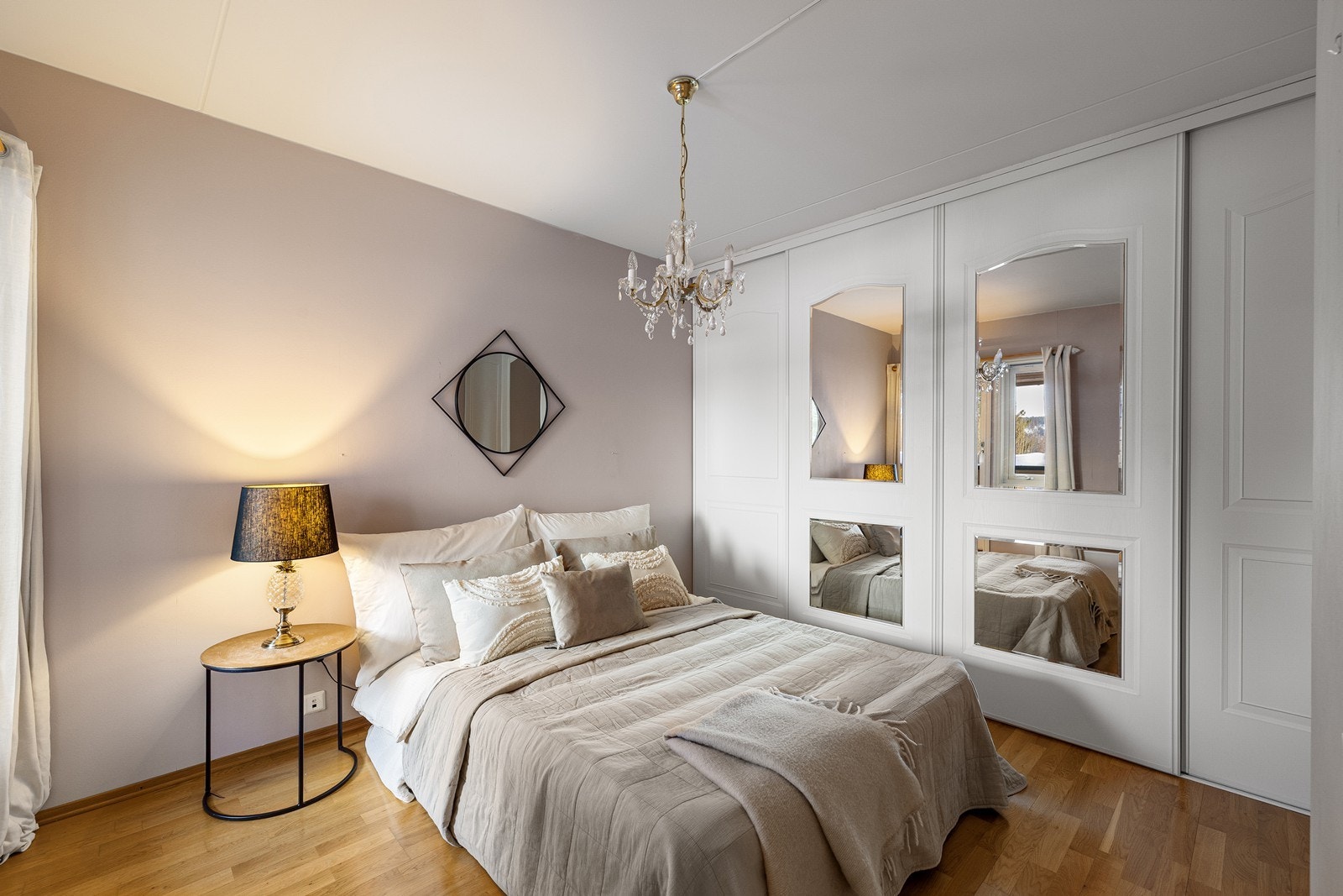 Leiligheten har to fine soverom med god plass til seng og øvrig møblement. Galleribilde