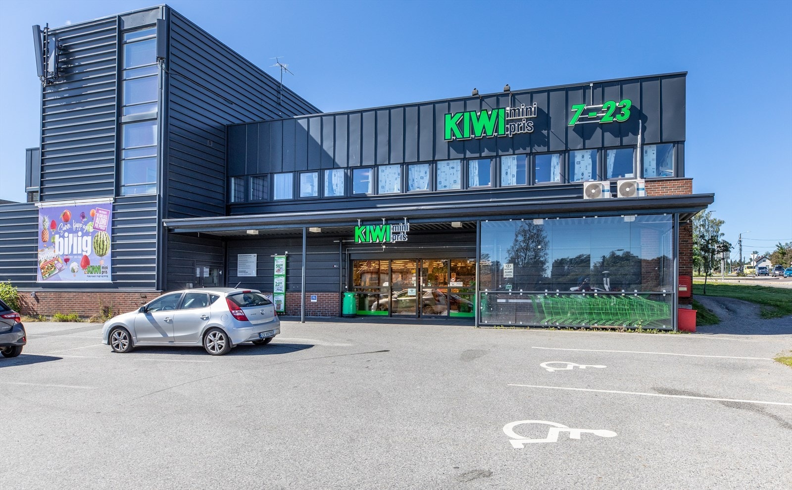 Daglighandelen kan gjøres på Skedsmokorset som ligger rett i nærheten. Galleribilde