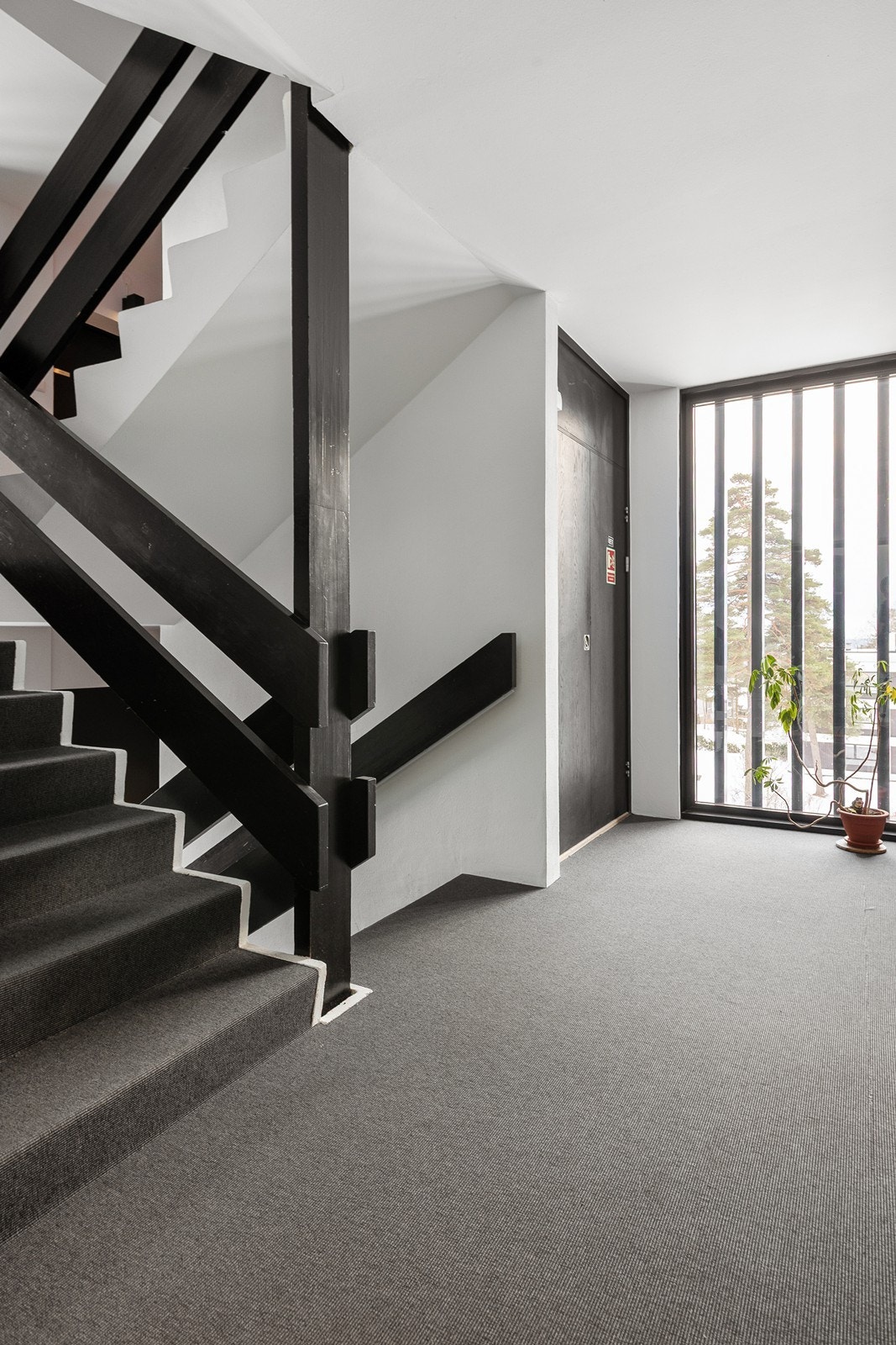 Lyst og pent inngangsparti Galleribilde