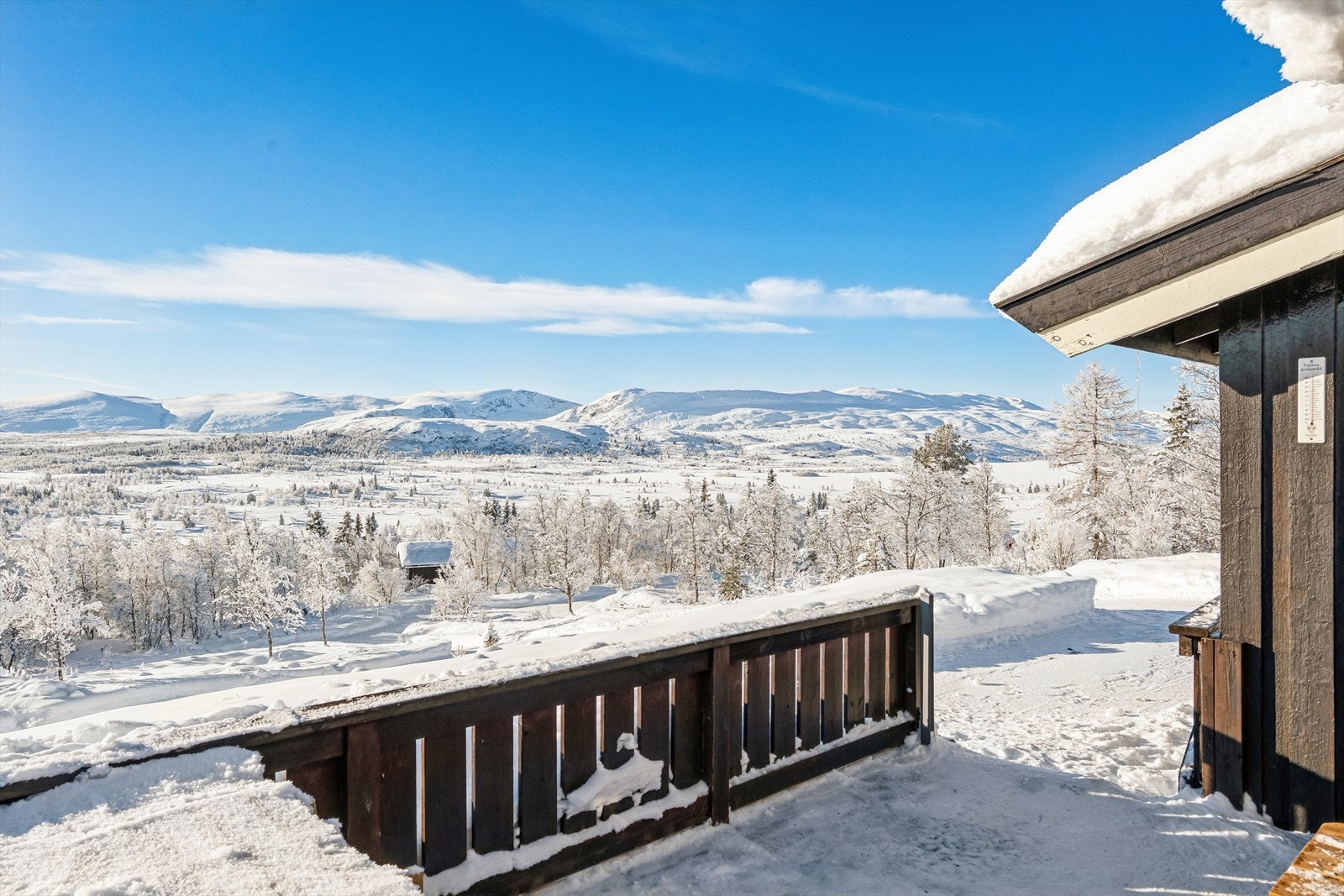 Her kan man glede deg til varme sommerdager, klare høstdager med vakre farger på trær og lyng, samt synet av hvite vidder en frisk vinterdag. Galleribilde