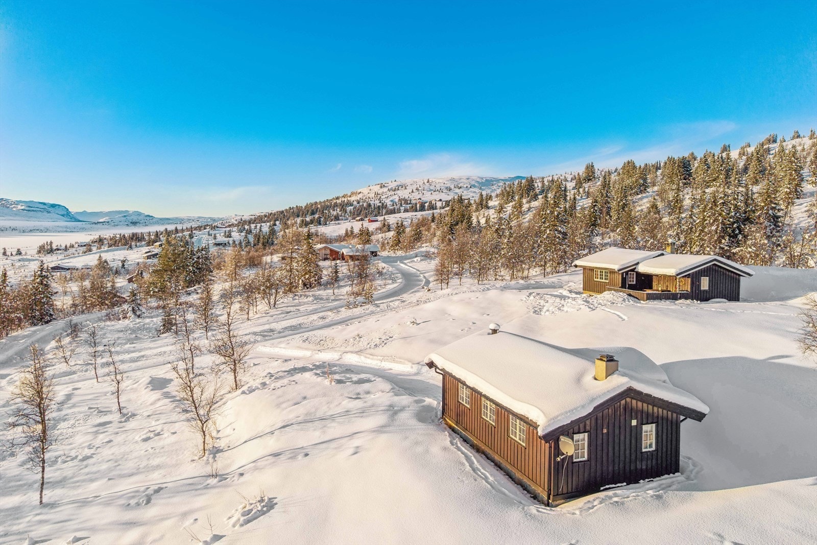 På tunet står det også et fint anneks og en liten, frittstående bod. Galleribilde