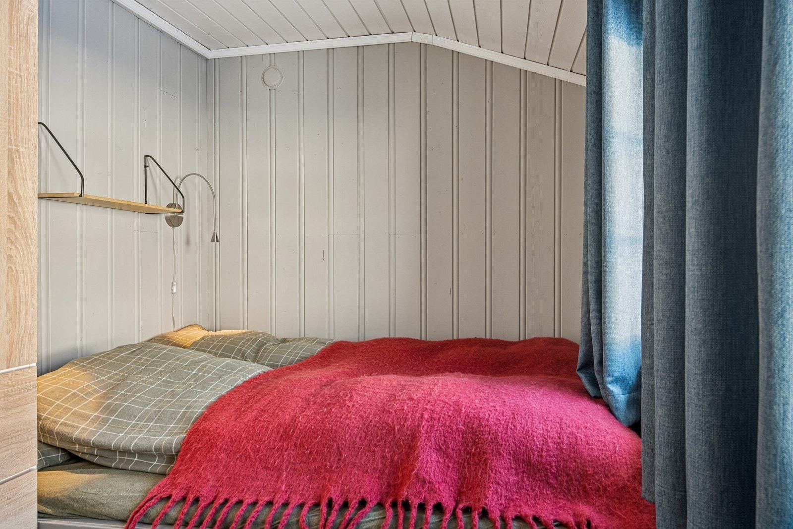 I hytta er det to gode soverom, begge med plass til dobbeltseng. Soverom 1. Galleribilde