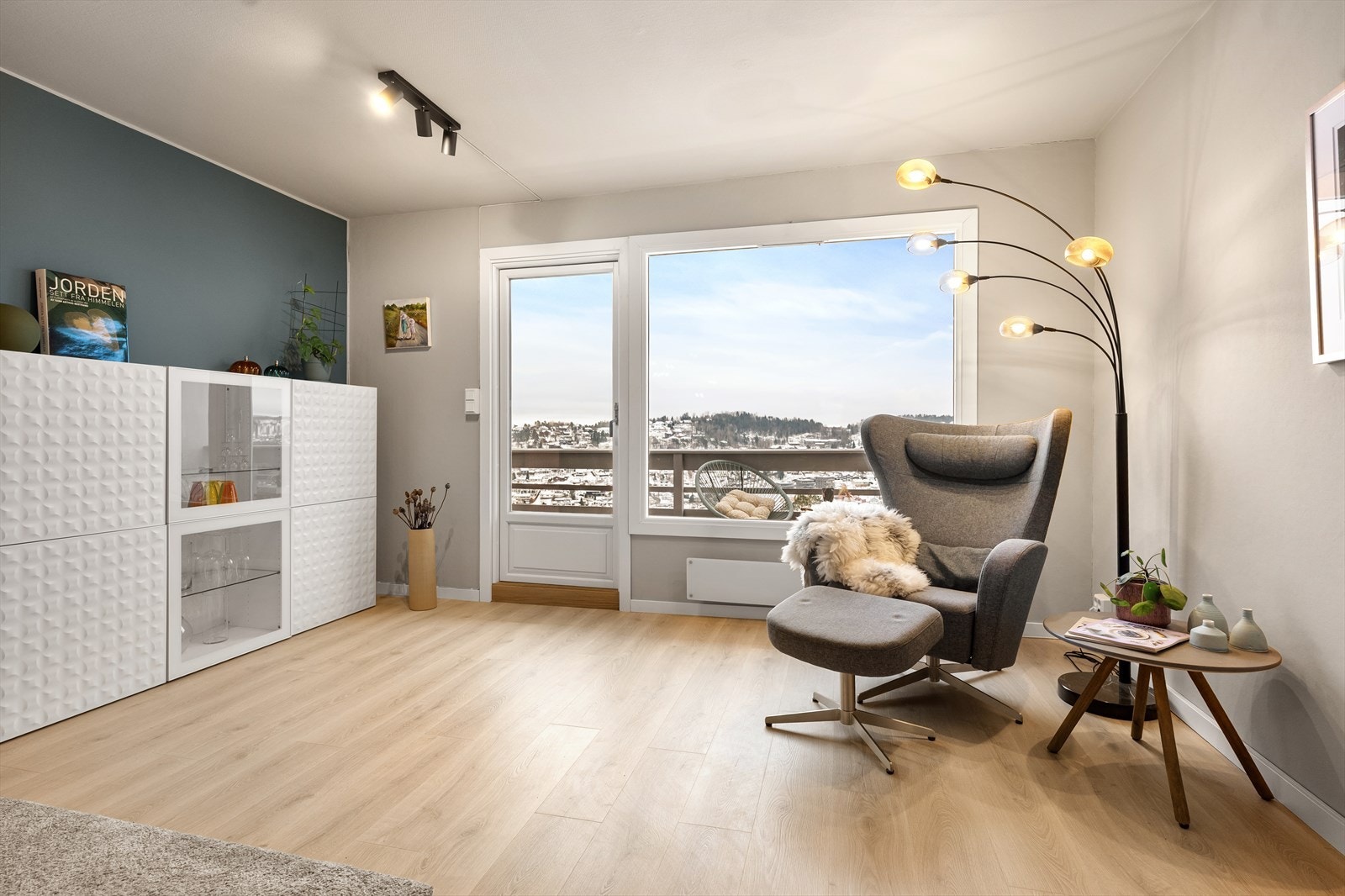 Den tiltalende 4-roms leiligheten er oppgradert i perioden 2015-2022 Galleribilde