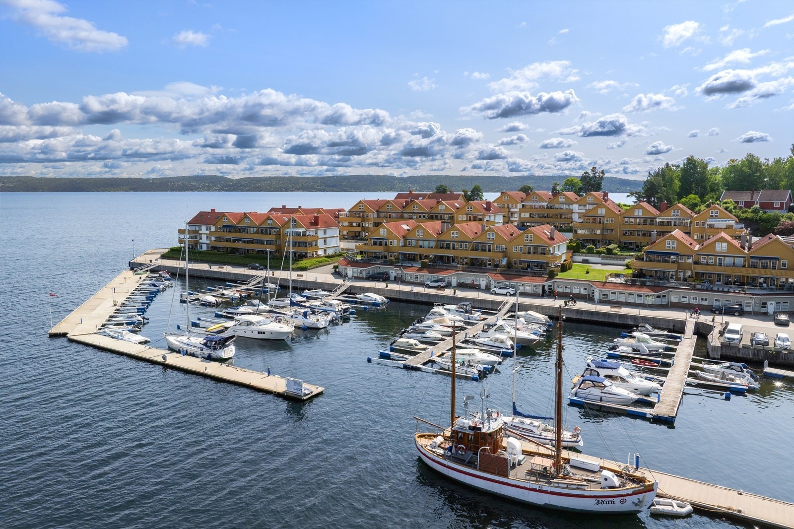 Nærheten til sjøen og båthavner som Odden Marina gir maritime rekreasjonsmuligheter. Galleribilde