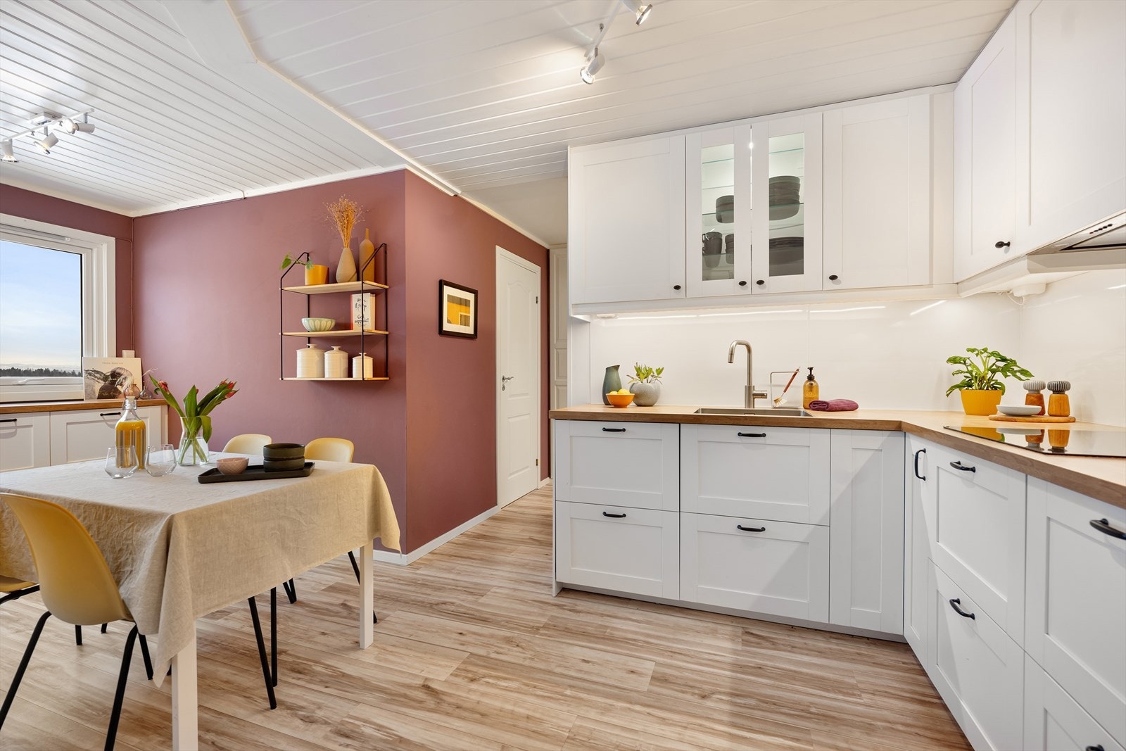 Her er det god plass til en hyggelig spiseplass for hele familien. Galleribilde