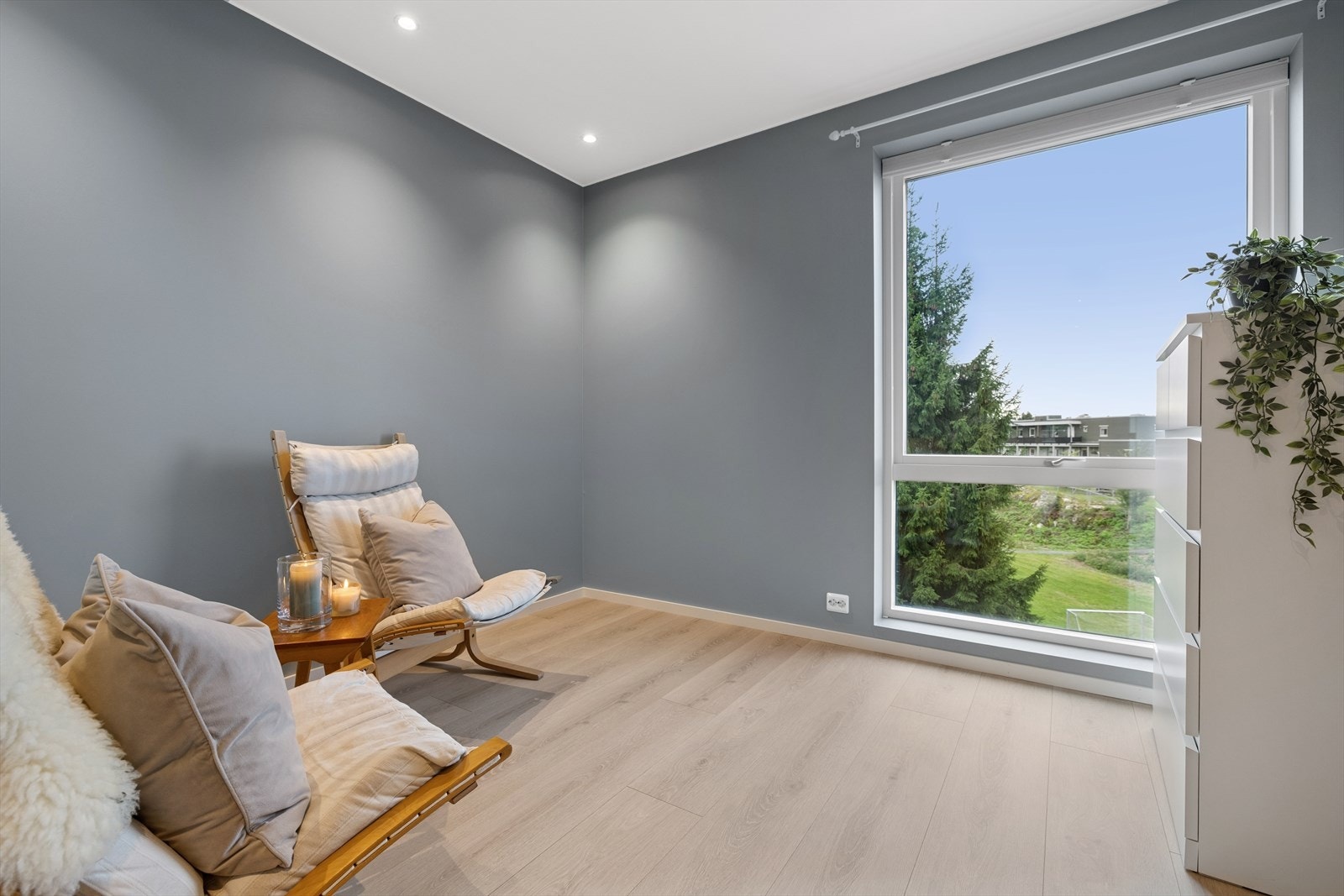 En ekstra stue er praktisk med barn eller ungdommer i hus. Galleribilde