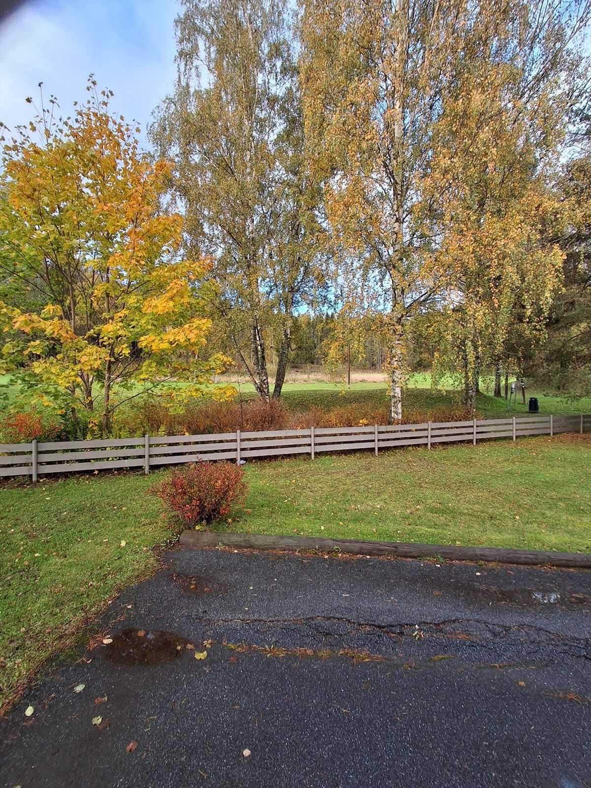 Det er kort vei til Hovsmarka med fine turmuligheter sommer som vinter. Galleribilde