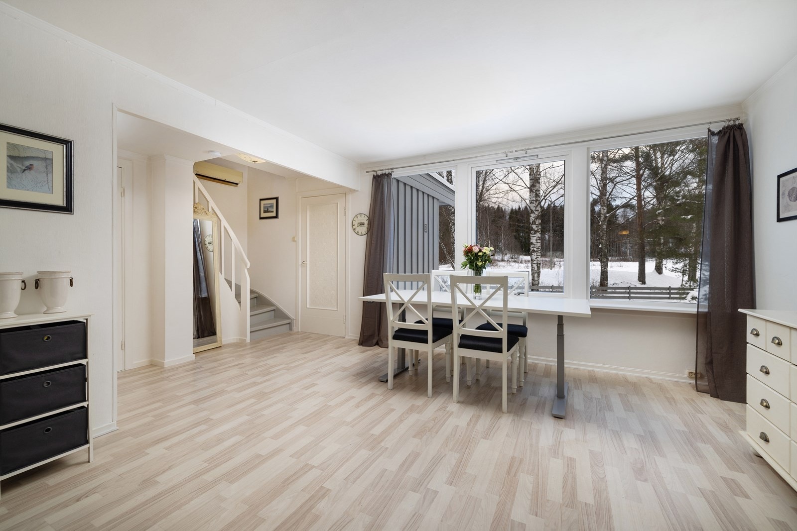 Boligen er utstyrt med en effektiv luft-til-luft varmepumpe. Galleribilde