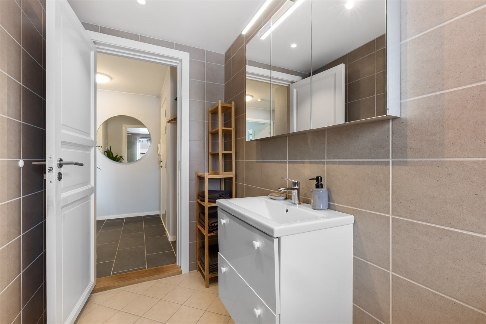 Varme i gulvet. Komplett utstyrt. Galleribilde