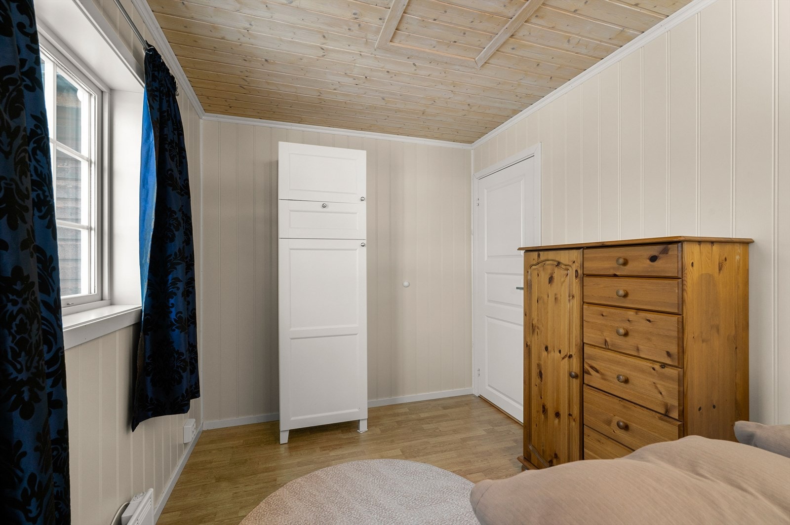 Her er det også gode muligheter for oppbevaring i garderobeskap. Galleribilde