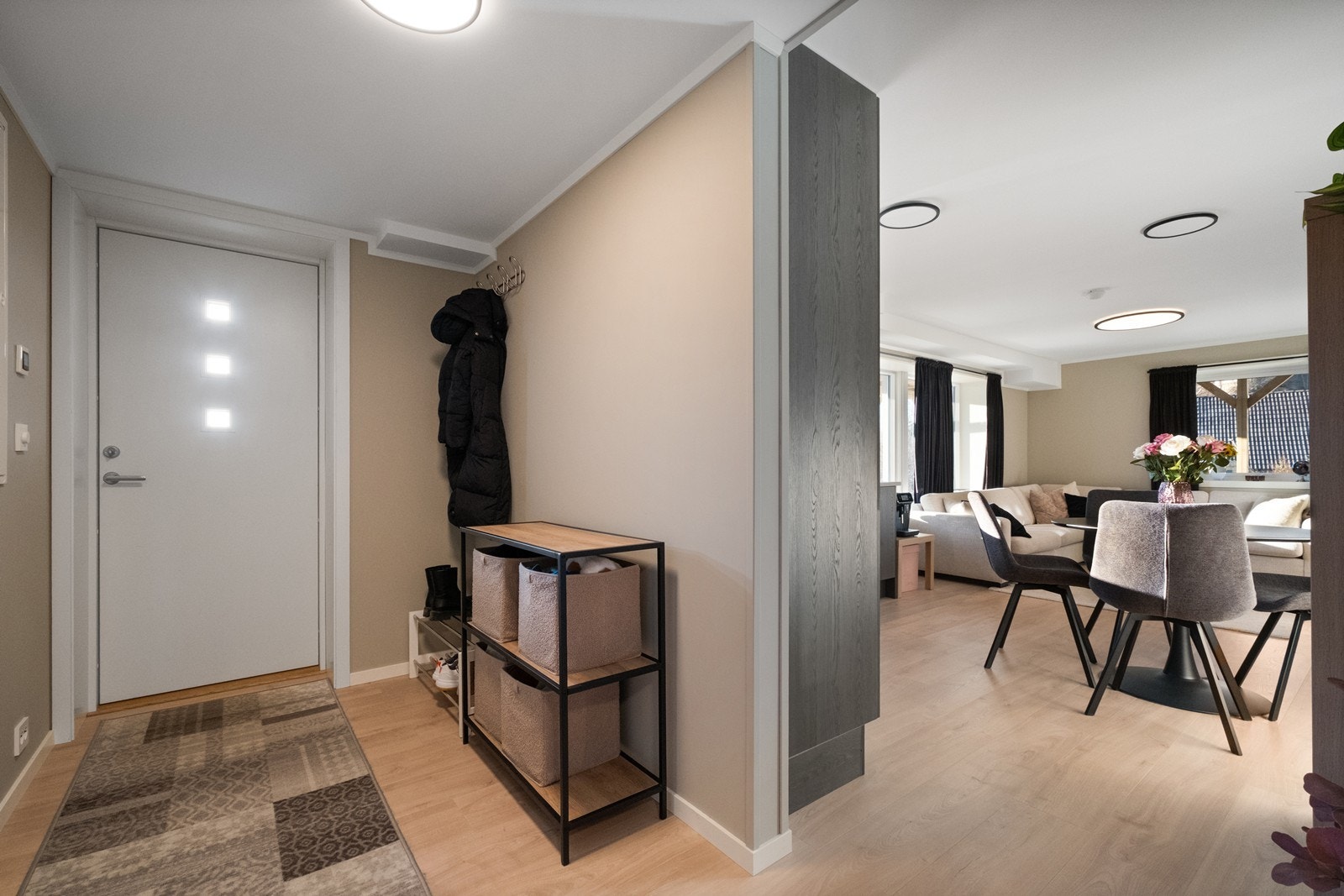 Entré i kjelleretasje Galleribilde