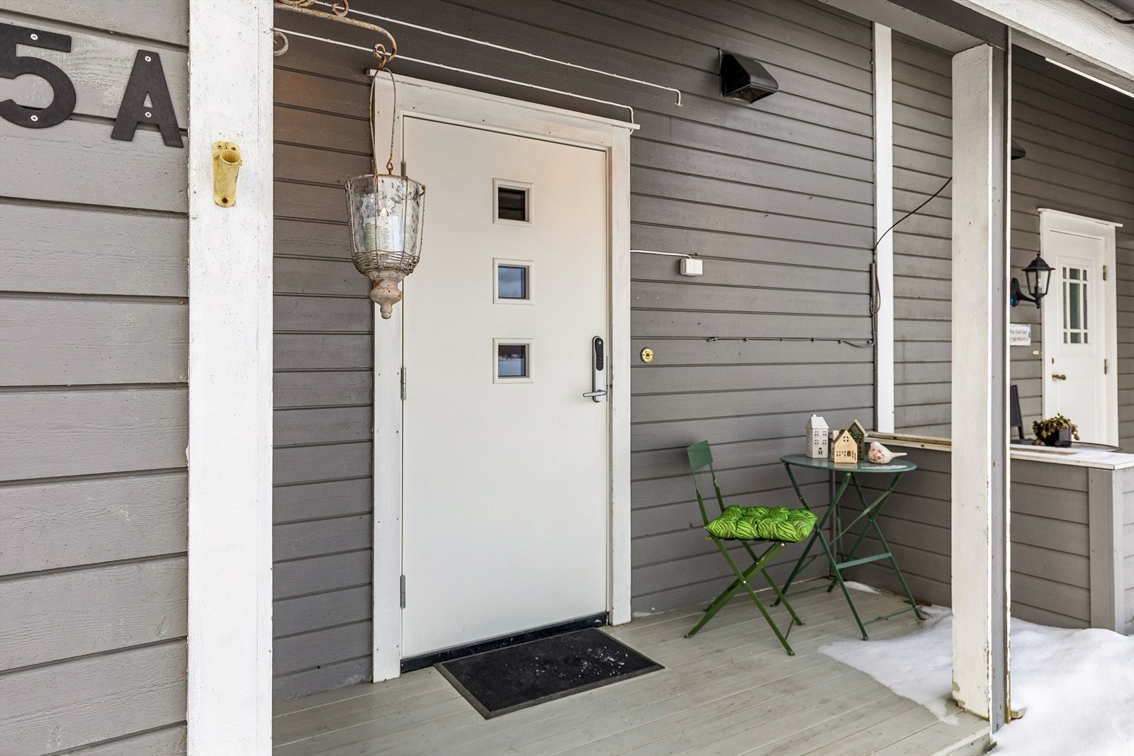 Her bor du i et etablert og fredelig nabolag med umiddelbar nærhet til naturen. Velkommen inn! Galleribilde