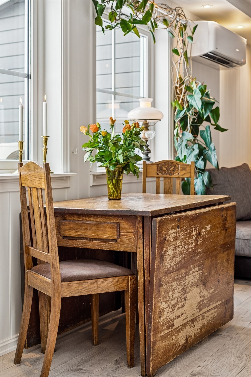 I tilknytning til kjøkkenet er det en naturlig plass for spisebord. Galleribilde