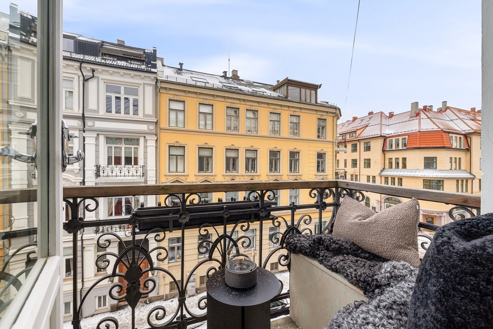 Balkongen er vestvendt og er på 2 kvm. Galleribilde