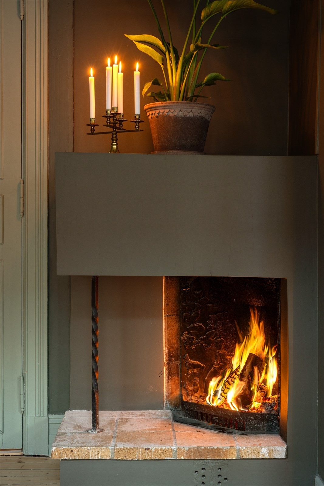 Peisen gir en god varme og skaper en lun og behagelig atmosfære på kalde og mørke dager. Galleribilde