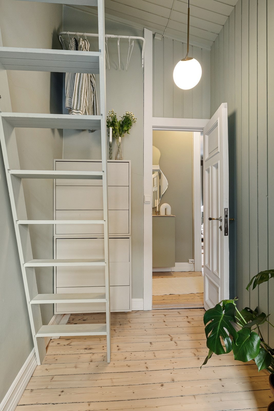 Rommet har også plass til annet møblement som garderobeskap. Galleribilde