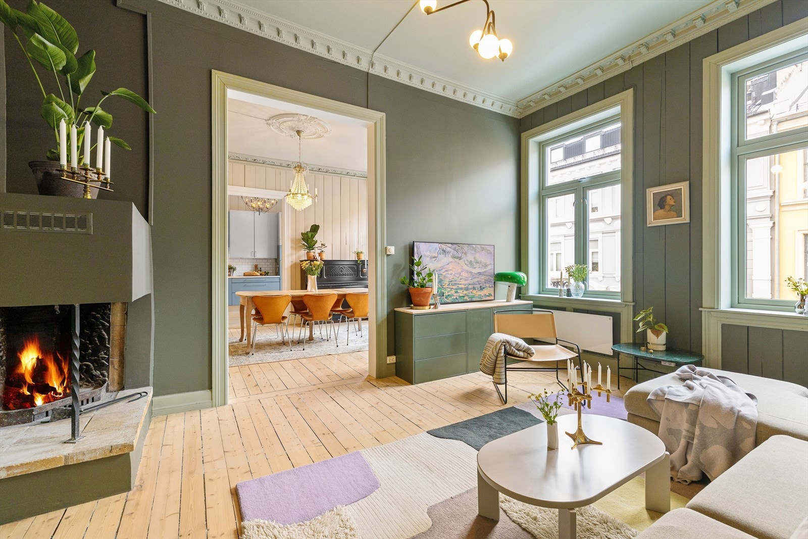 De store vinduene slipper inn rikelig med naturlig lys. Galleribilde