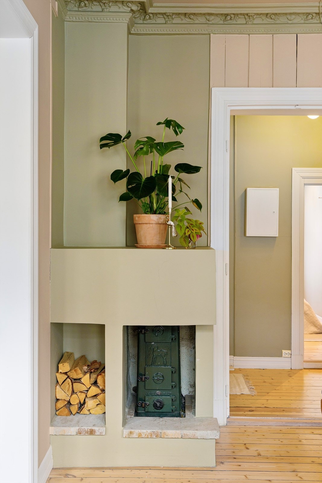 Rommet har også peis som gir god varme og bidrar til en lun stemning på kjølige dager. Galleribilde