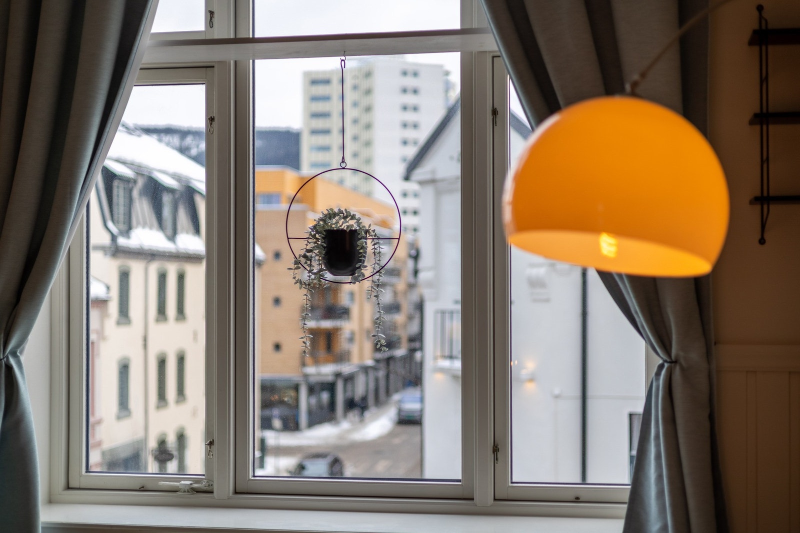 Utsikten fra stuevinduet. Galleribilde
