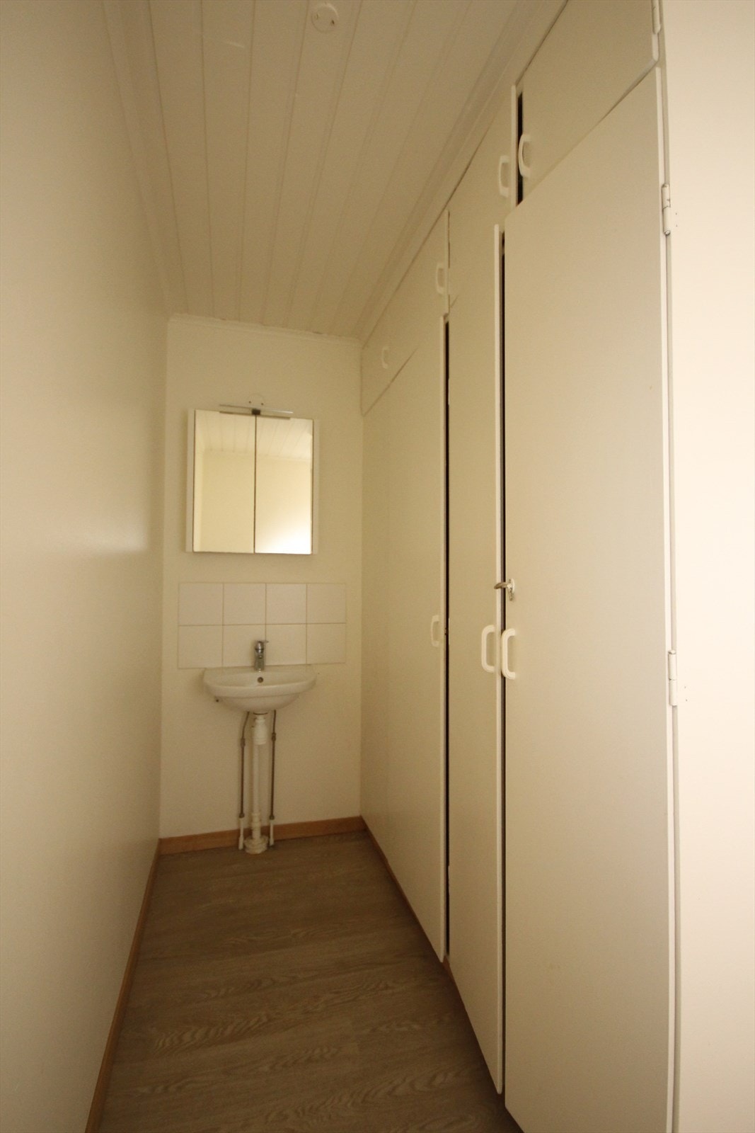 Gode oppbevaringsplass på soverom. Galleribilde