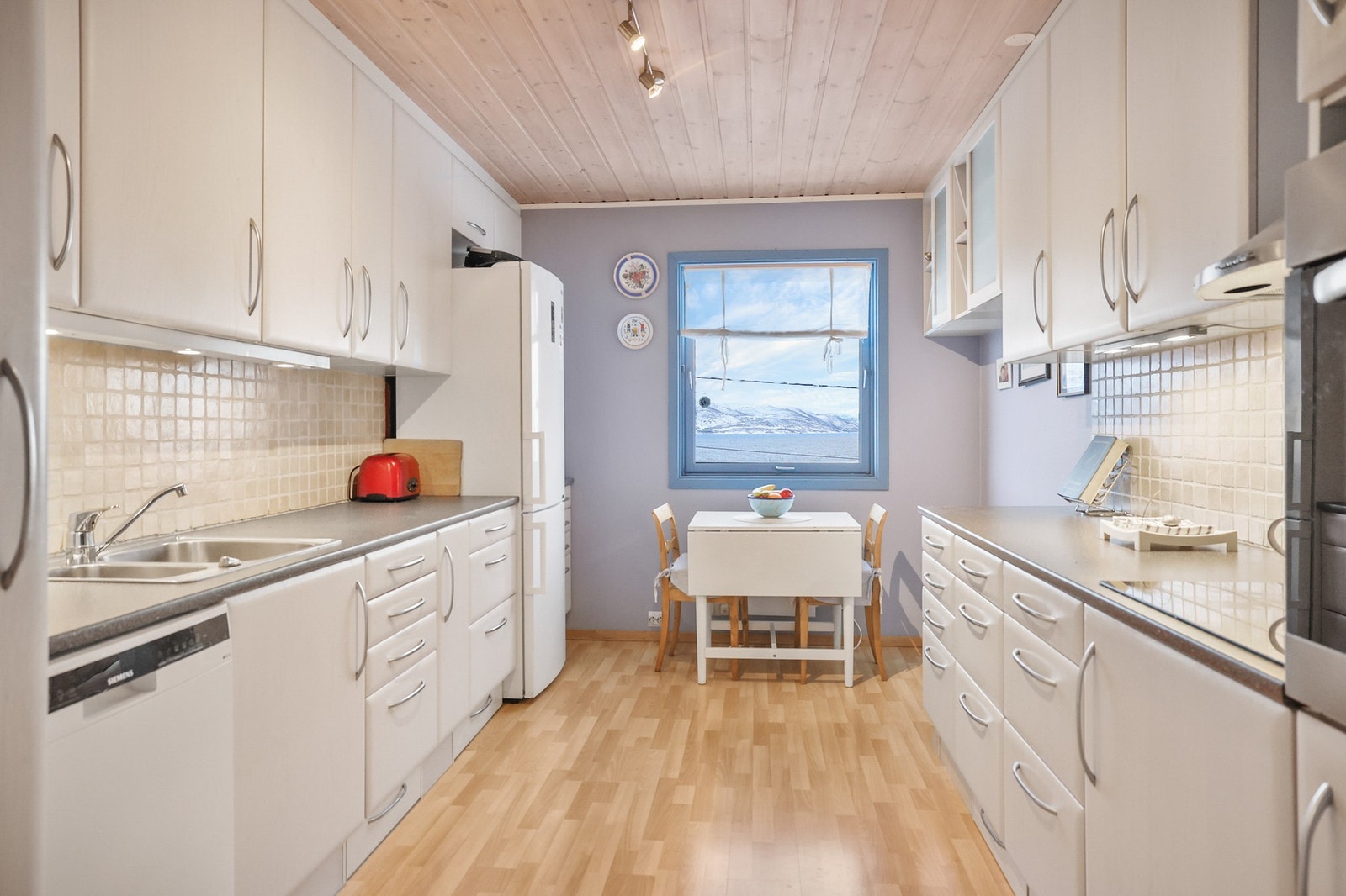 Her er det plass til et spisebord med tilhørende stoler. Galleribilde