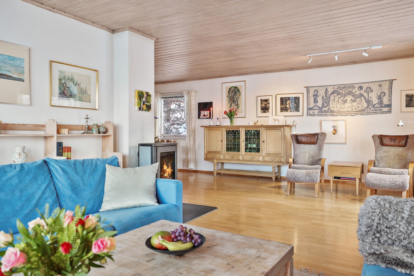 Stuen har god plass til ønsket møblement og dekor. Galleribilde